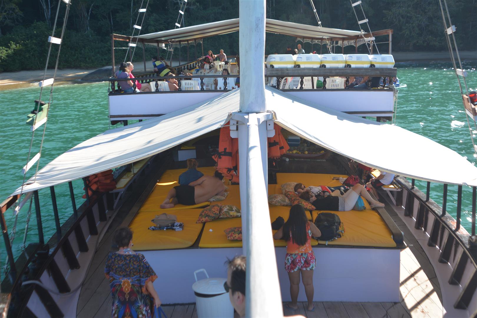 Passeio de Escuna Tradicional🎶 | ParatyOceanTour Passeio de Escuna Tradicional🎶 em Paraty, RJ — roteiro de 6 horas com 4 paradas